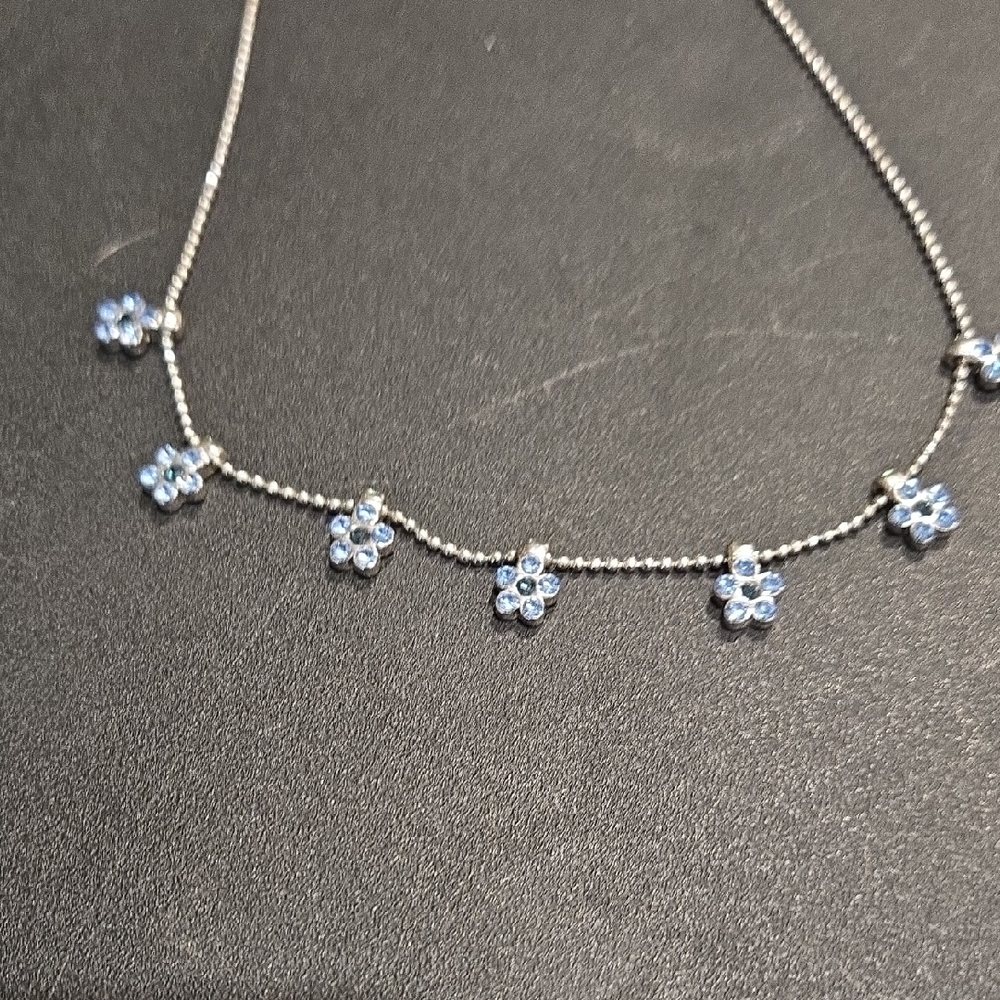 Elegant Silver Floral Necklace